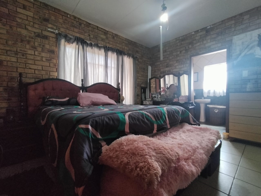 4 Bedroom Property for Sale in Vaal Park North West